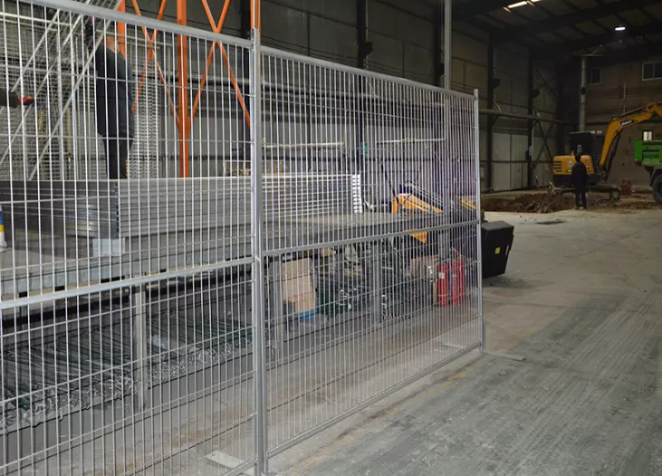 Real-time production of temporary fence