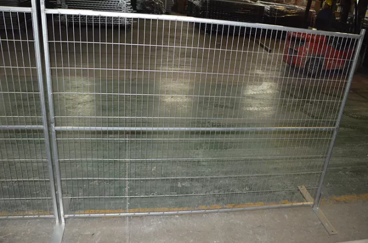 Real-time production of temporary fence