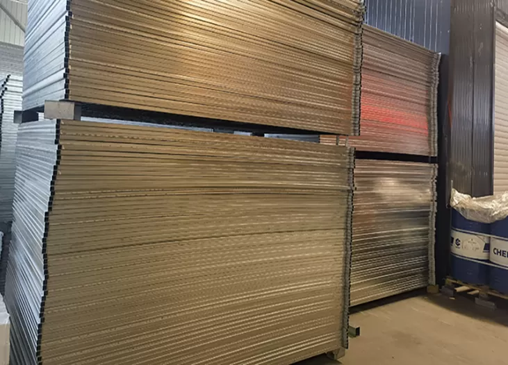 Real-time production of temporary fence
