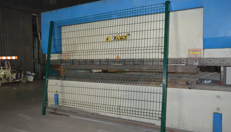 How is the BONKFC 3D mesh fence producted and inspected?