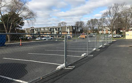 Temporary chain link fence for construction sites