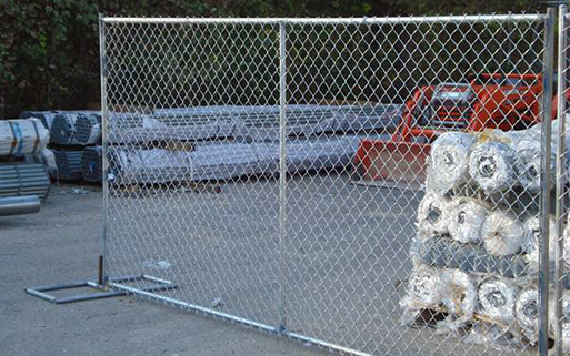 Temporary chain link fence for road construction