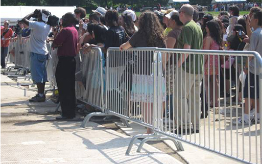 Crowd control barrier for crowd control