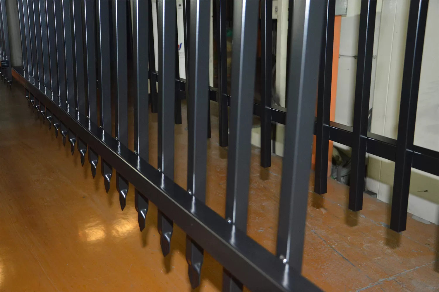 What are the production advantages of steel fence in BONKFC?cid=3